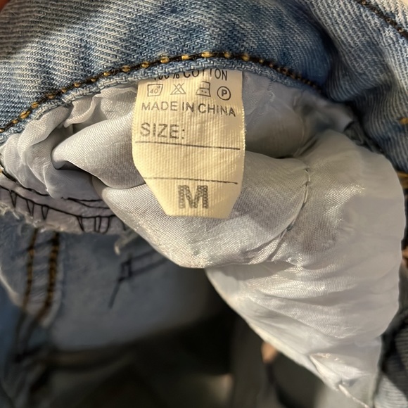 Distressed jean shorts plus free bonus - Picture 4 of 5